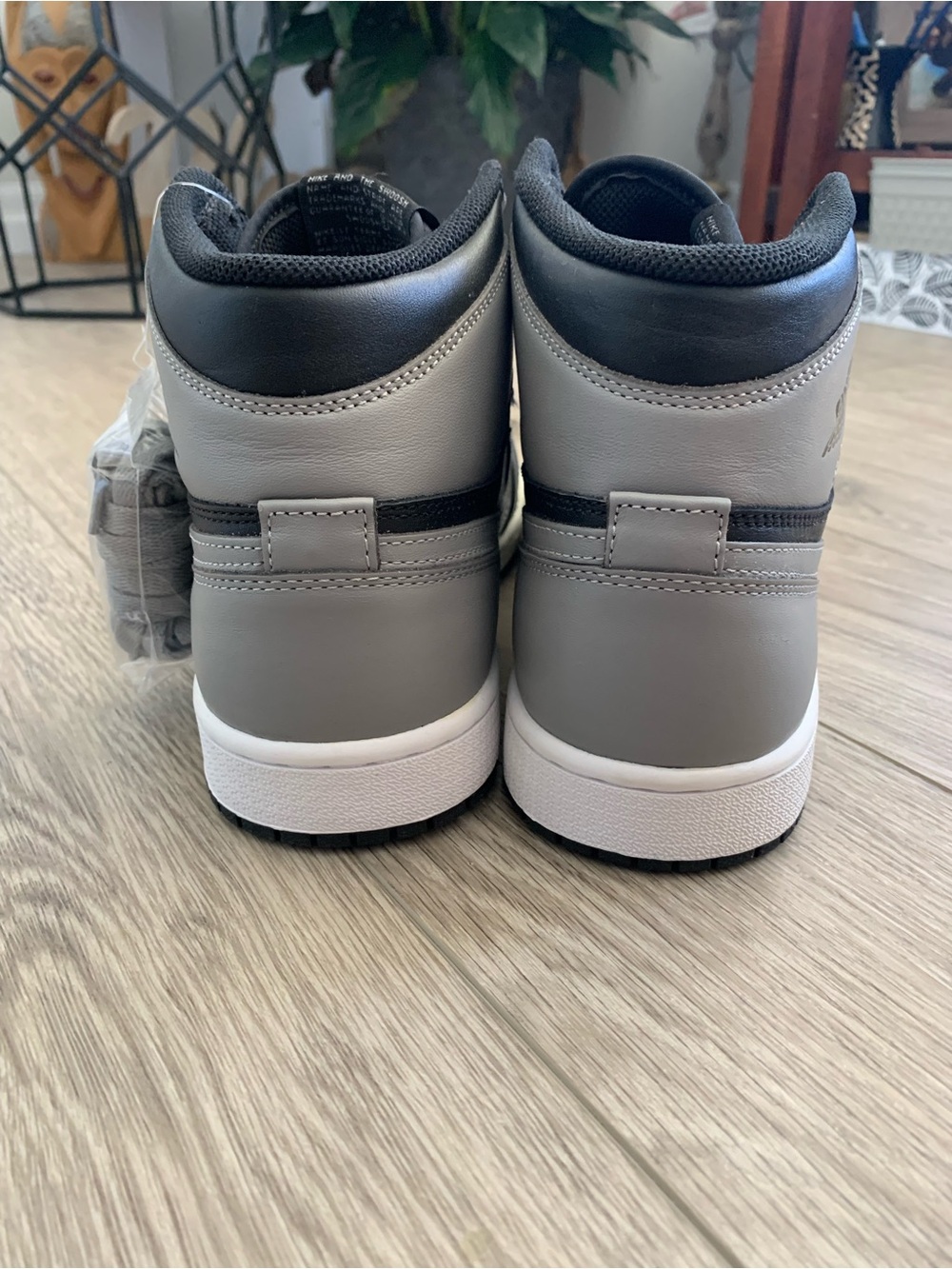 Jordan 1 Retro “Shadow” 9.5US Mens